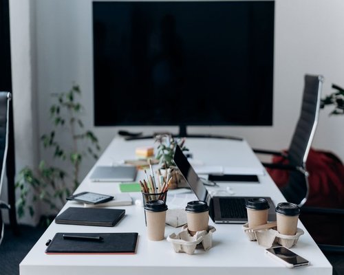 Modern office environments in Monterrey with corporate teams executing daily workflows with conscious breaks